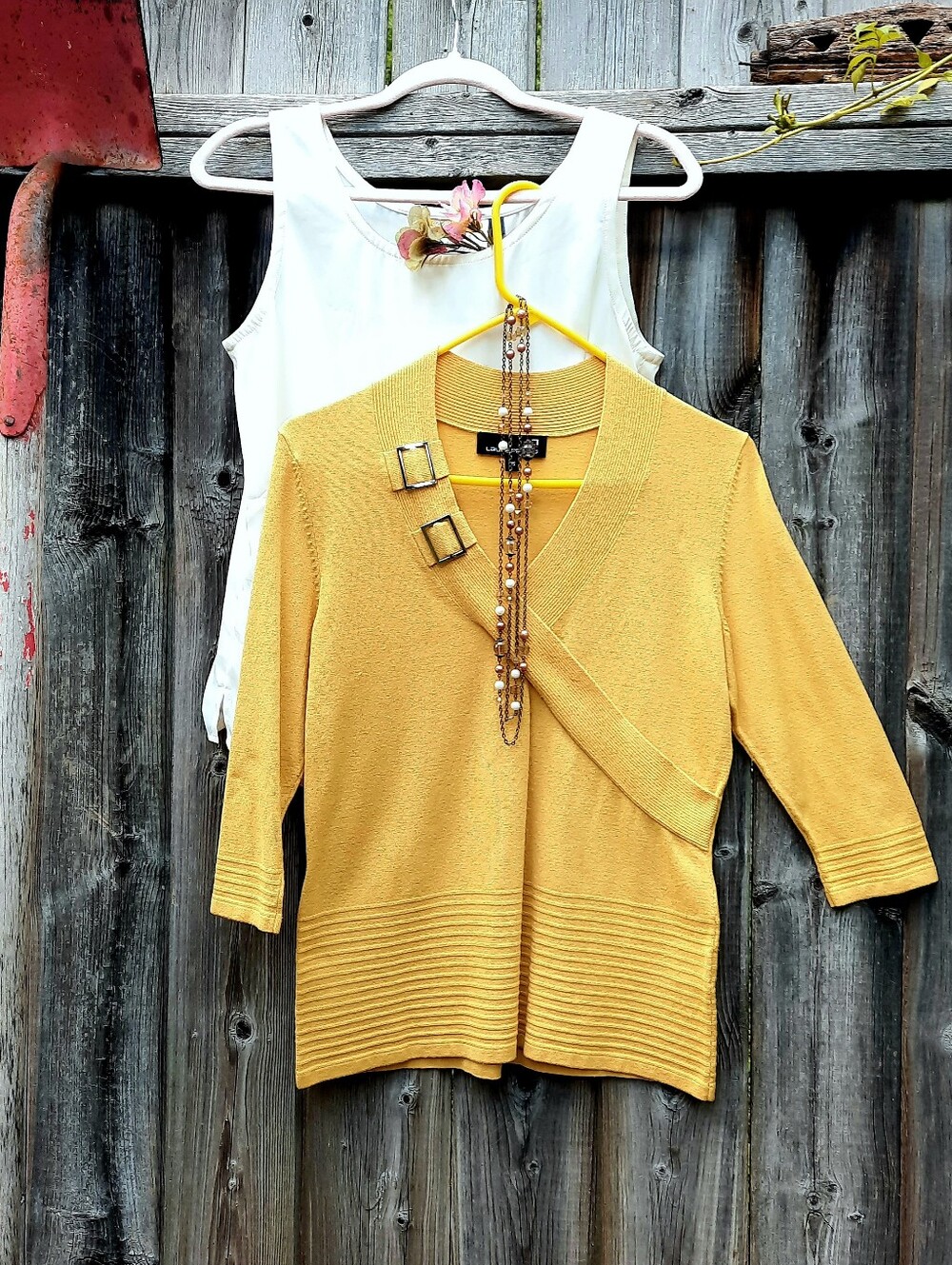 LAURA PETITES Yellow Knit Top, Fitted, 3/4 Sleeve, V-Neck, Metal Buckles, Wrap